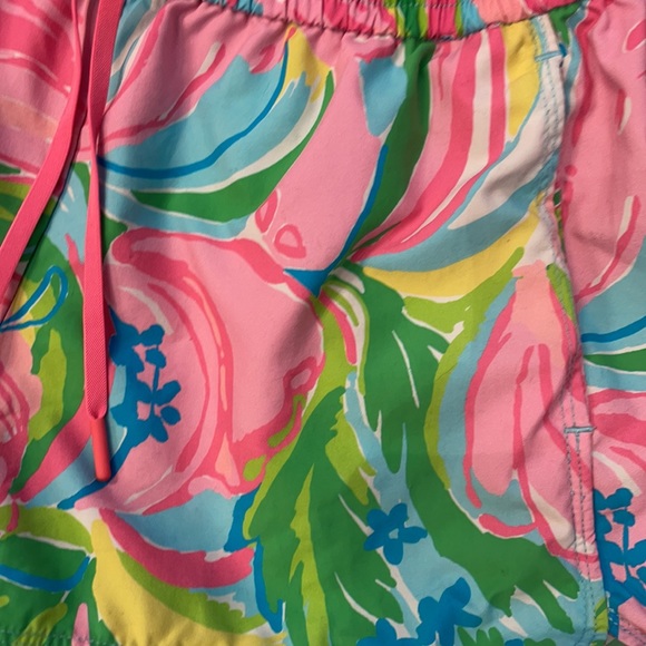 Women’s lilly Pulitzer short - Picture 2 of 5